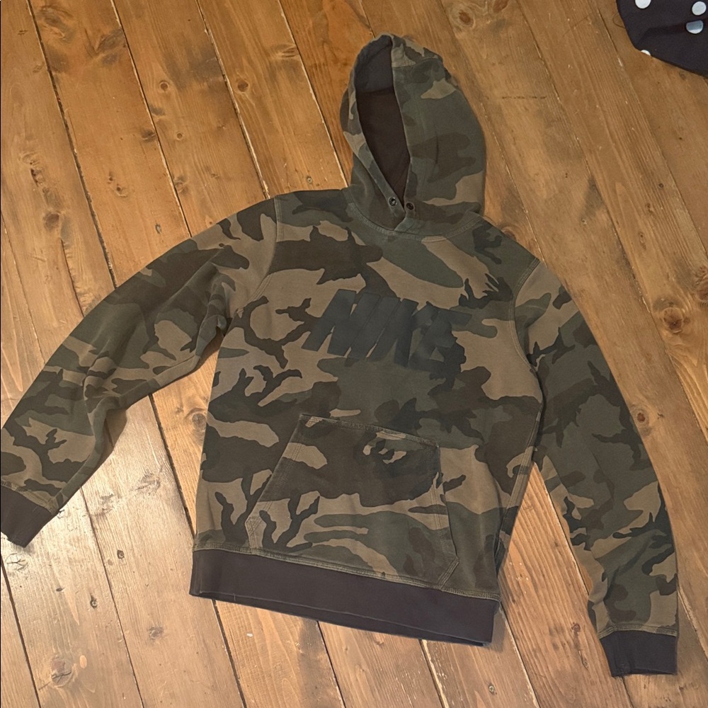 Nike Camouflage Pullover Hoodie in Olive and Black
